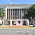 Se desploma vivienda tras deslizamiento de tierra en Arroyo Hondo, Santiago.
