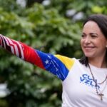 Nayib Bukele, que busca su tercer mandato, defiende la reelección indefinida en El Salvador.