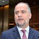 PRM juramenta al diputado Rafelin Pérez, quien abandonó la Fuerza del Pueblo.