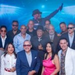 Marileidy Paulino recibe reconocimiento del Banco Popular.